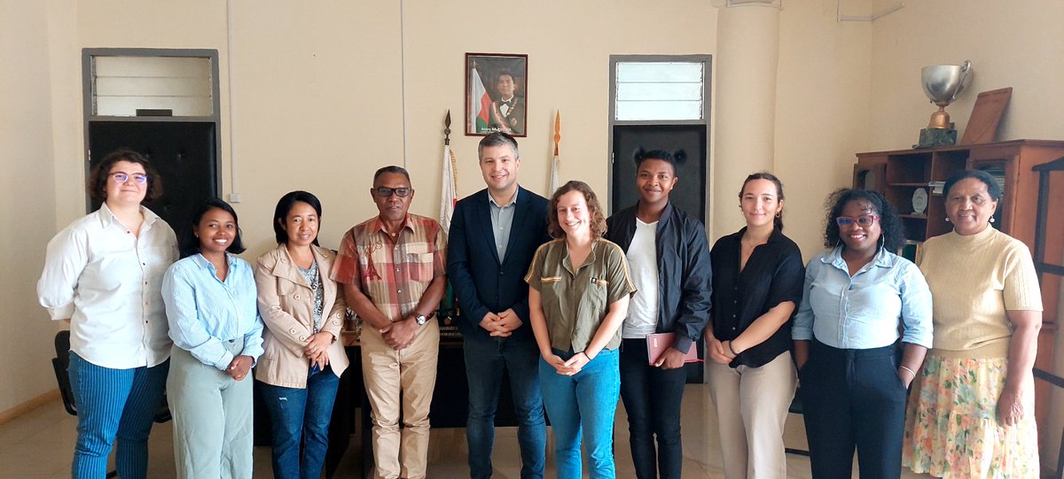 cosse_thomas's tweet photo. Ac  10  #VSI et @ServiceCivique la coop @RA_NouvAquitaine Billère et Itasy 🇲🇬 illustre la + value du #VIES. Une dynamique 🤝 exemplaire permet des missions de qualité et en #reciprocite au service de projets concréts. #Sesame #TEVO @duforestel Cooleurs du Monde @LaGuilde_Action https://t.co/hk93BVXZa3
