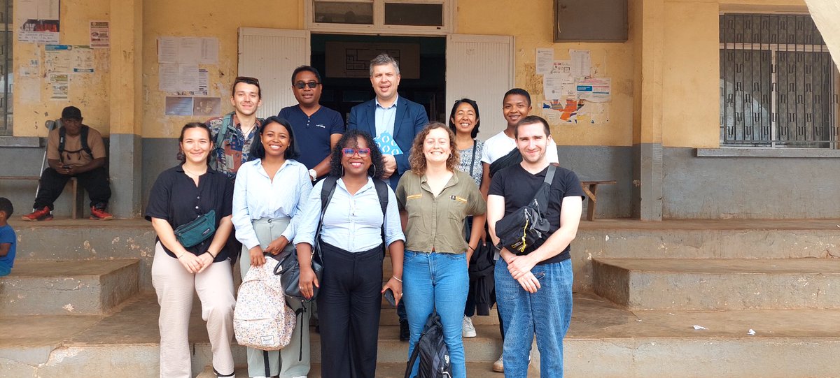 cosse_thomas's tweet photo. Ac  10  #VSI et @ServiceCivique la coop @RA_NouvAquitaine Billère et Itasy 🇲🇬 illustre la + value du #VIES. Une dynamique 🤝 exemplaire permet des missions de qualité et en #reciprocite au service de projets concréts. #Sesame #TEVO @duforestel Cooleurs du Monde @LaGuilde_Action https://t.co/hk93BVXZa3