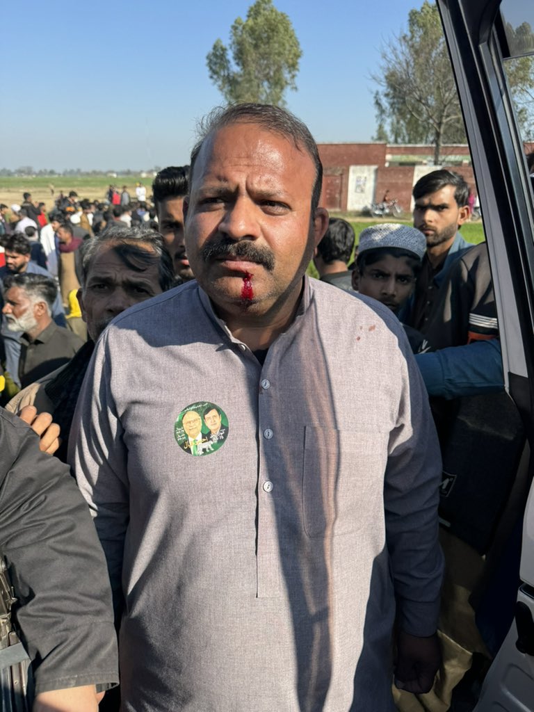 آج انشاءاللہ ظفروال تحصیل میں شیر کی جیت سے غنڈہ گردی ہمشہ کے لئے دفن ہو جائیگی۔ موہلن پولنگ سٹیشن پر دانیال عزیز کے ساتھی ہار دیکھ کر تشدد پہ اتر آئے مگر انکے یہ ہتھکنڈے انہیں شکست سے نہیں بچا سکیں گے۔