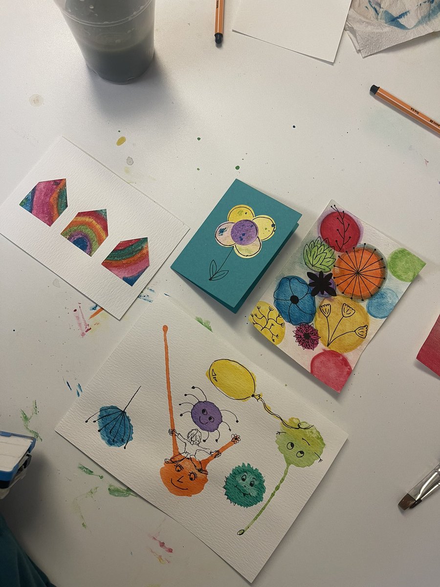 Kicking off our first #artsforwellbeing session with the lovely Allison from @ArcStockport loads of new skills already learnt, can’t wait for next time 🎨🖌️ @PennineCareNHS @ann93566299 @BrutusBarBee