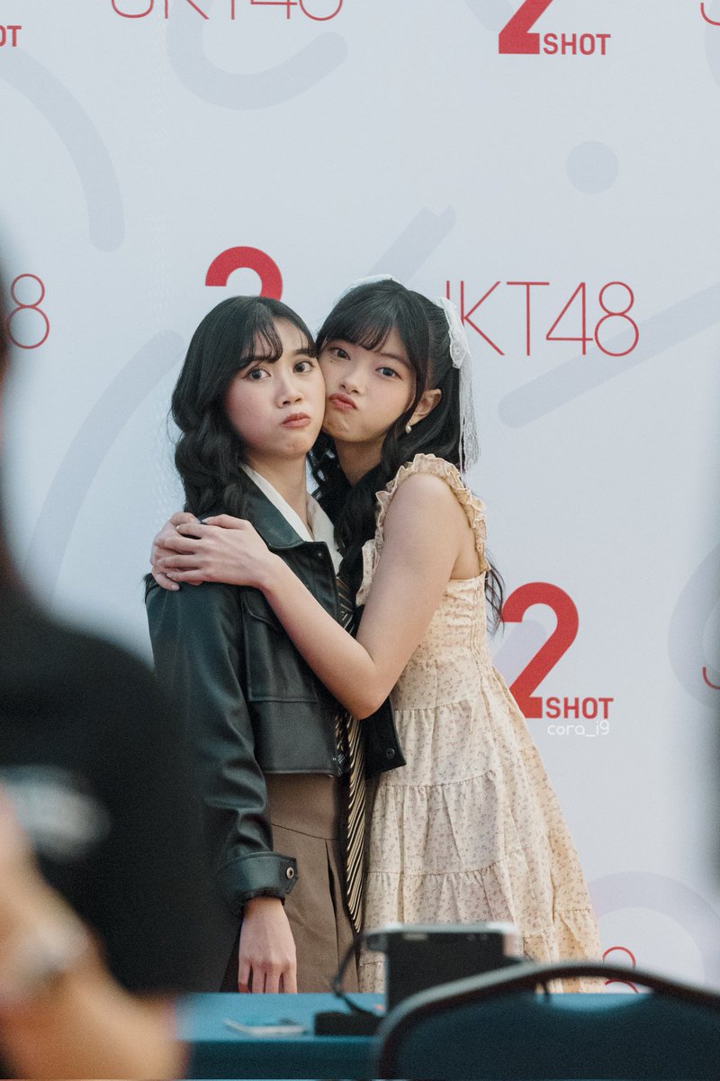 Selamat ulang tahun ya ce <a href="/A_FionyJKT48/">Fiony Alveria Tantri</a> 
Untuk kak <a href="/A_LuluJKT48/">Lulu Salsabila</a> semangat ya untuk show hari ini,
Kak <a href="/A_LuluJKT48/">Lulu Salsabila</a> aku tanpamu itu bagaikan cos 90°, ia kosong
Oh ya ngomong" lurah kapan berlayar nih kak?
@carameminumramunejkt48