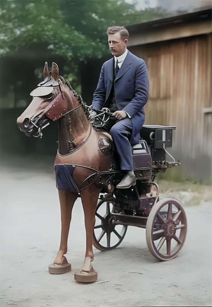 This was the second but didn’t go with the first French idea in the early 1900s they designed and patented a motorcycle like this with the aim of not frightening the horses in traffic