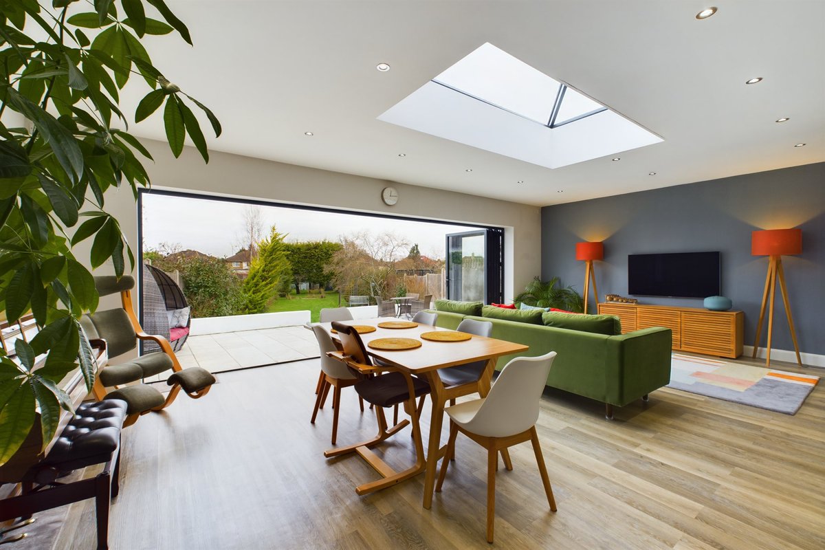 NichollsRes's tweet photo. New sales listing - four bedroom detached house 

📍 Bolton Road, Chessington
💷 £835,000
📞 020 8391 1110

Nicholls Residential is proud to bring this stunning four bedroom detached property to the market. Please contact us today for more information or to book a viewing. https://t.co/Tqj9O9PLTN