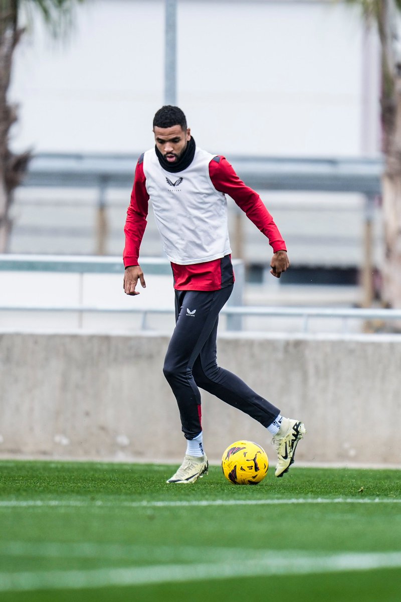 SevillaFC_ENG's tweet photo. 'LaLiga's all-time top-scoring Moroccan?' 🇲🇦

'Completed it mate.' https://t.co/h5pa9apngP