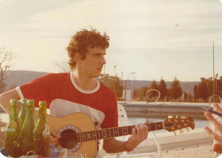 Hoy se cumplen 12 años de la partida física de Luis Alberto Spinetta. 

Todos los días extrañandote, alma de diamante.