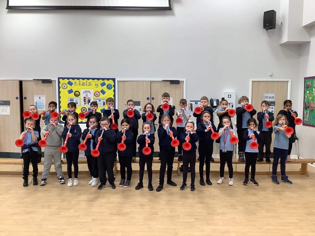 GabalfaPrimary's tweet photo. Year 3 have thoroughly enjoyed learning the #pbuzz and performed 3 fabulous songs for their showcase!
We’re beyond proud, especially @MissMassocchi!
Music is fabulous for well-being and as #dosbarthcerien said
“it’s part of our Welsh culture”
#gabalfaprimary #expressivearts https://t.co/BQQ6BWUR4d
