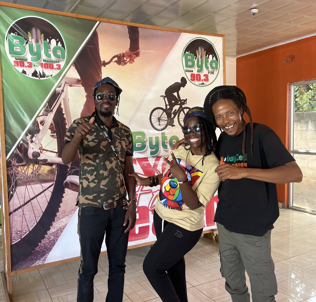 WeziVMhone's tweet photo. From Choma to the rest of Zambia: we are passing you the mic 🎤#PassMeTheMic https://t.co/Gy9rQpwn79