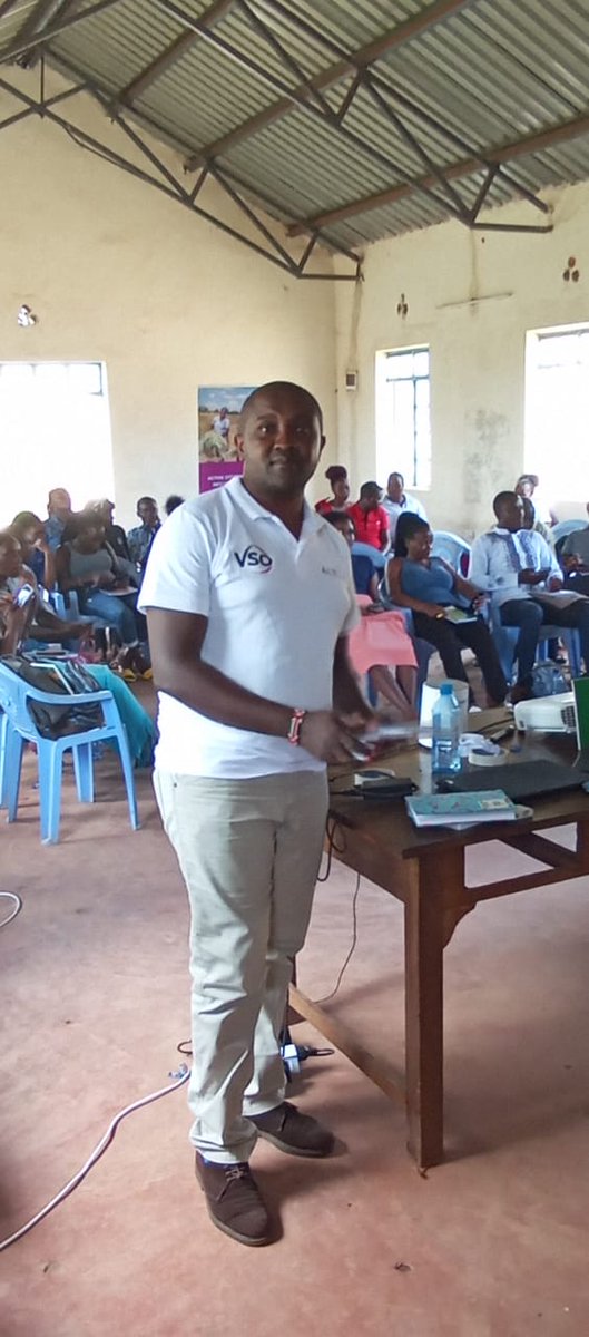 Cherotichmaina's tweet photo. VSO Training youths in Makueni on social audits and budget processes. 
#countybudget
@MtKenyaNetwork1 @skkariz @VSOKenya @OfficialMakueni https://t.co/nkd86L8B0d