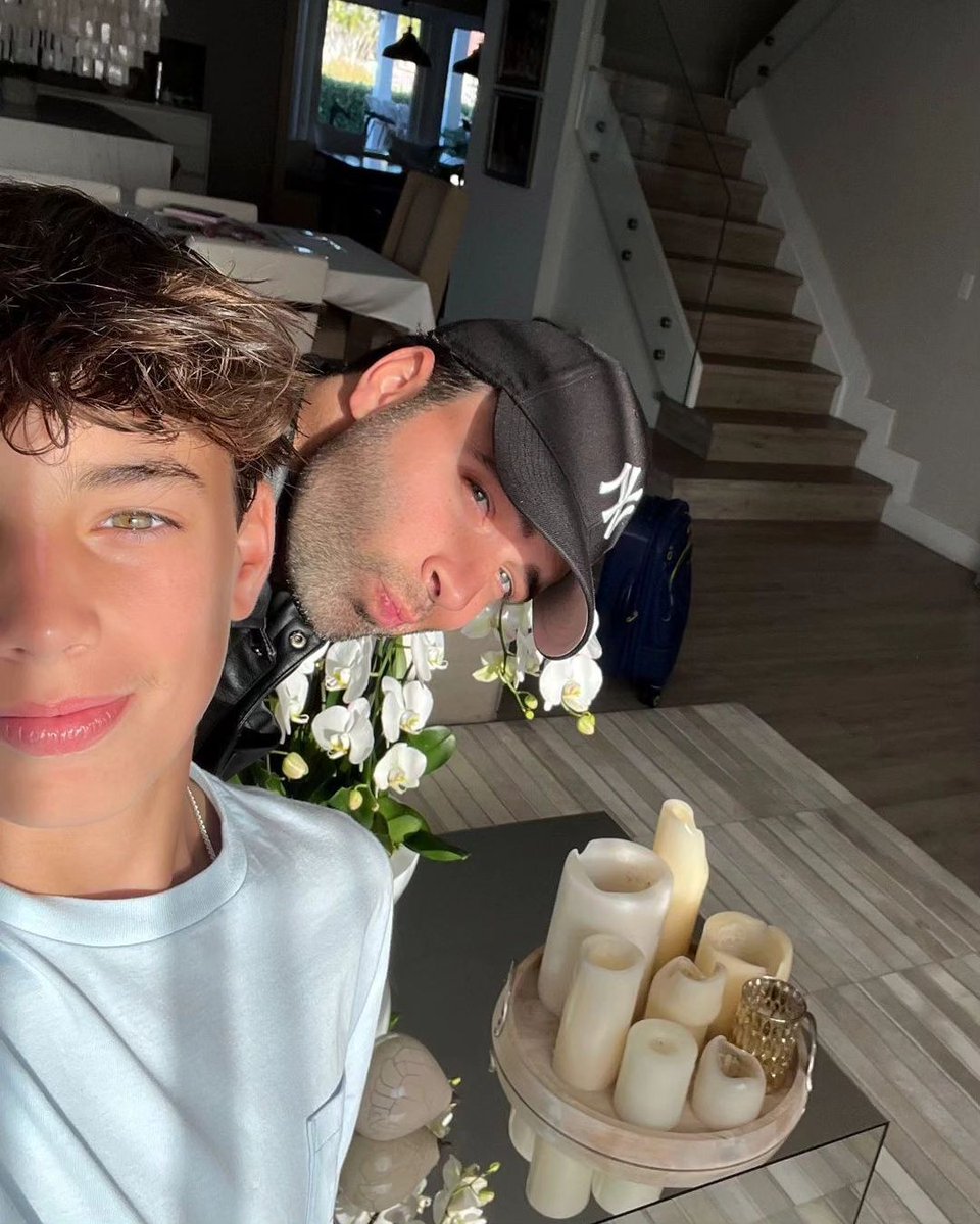 Cortesia <a href="/jencarlosmusic/">Jencarlos</a> ig story My favorite sundays are with these two