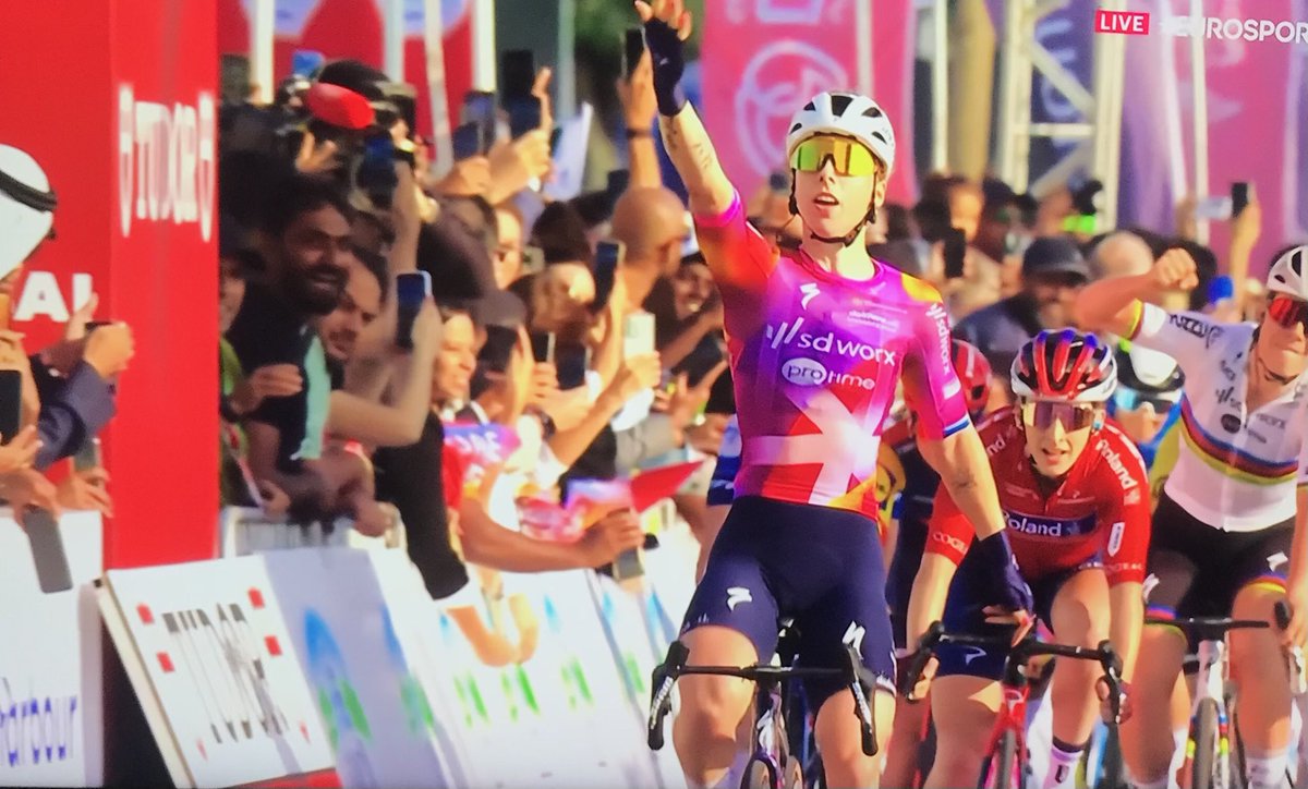 EngelenTon's tweet photo. 1e etappe UAE TOUR is voor Lorena Wiebes !!!! https://t.co/oeM4ujDz7s