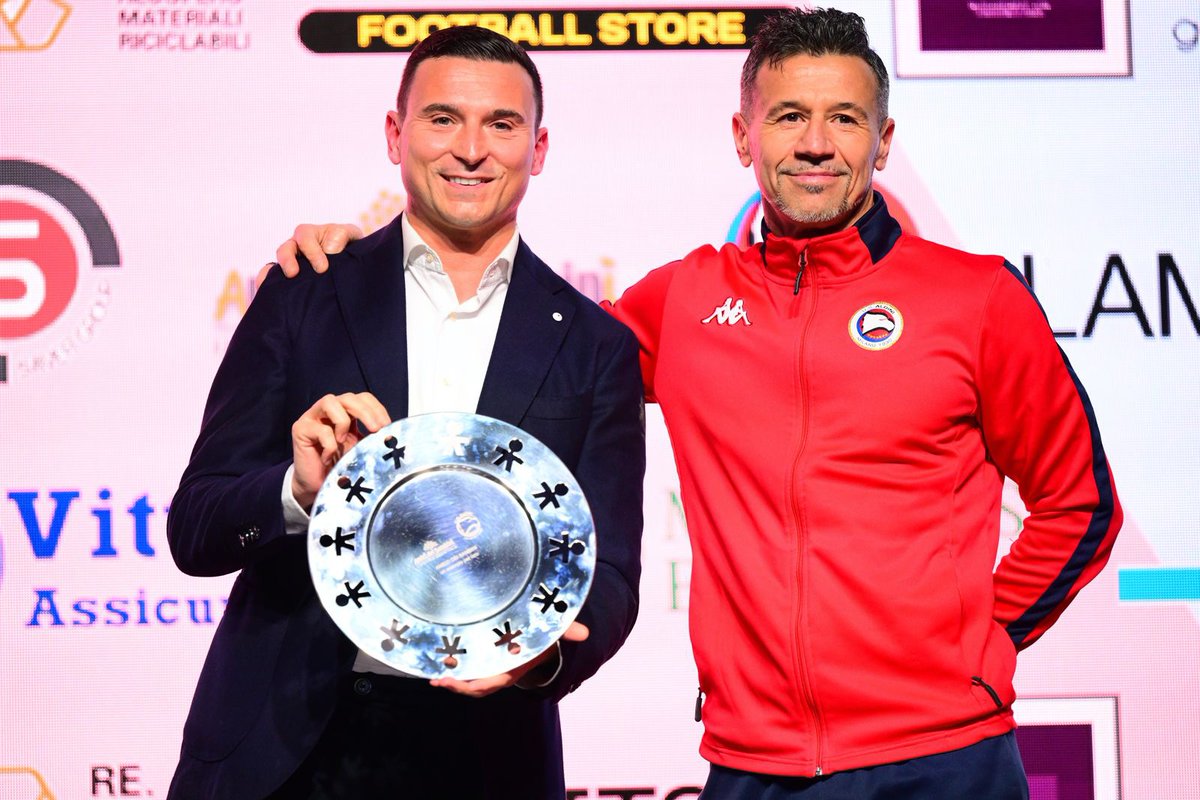 'TIKITOK - IL CALCIO SOCIAL' RICEVE IL PREMIO COME TRASMISSIONE TELEVISIVA SPORTIVA ⚽📲

Grato di rquesto riconoscimento, soprattutto per il suo significato. Essere 'un esempio' per i piccoli campioni del futuro è un motivo di grande orgoglio. 

#PremioAmicideiBambini