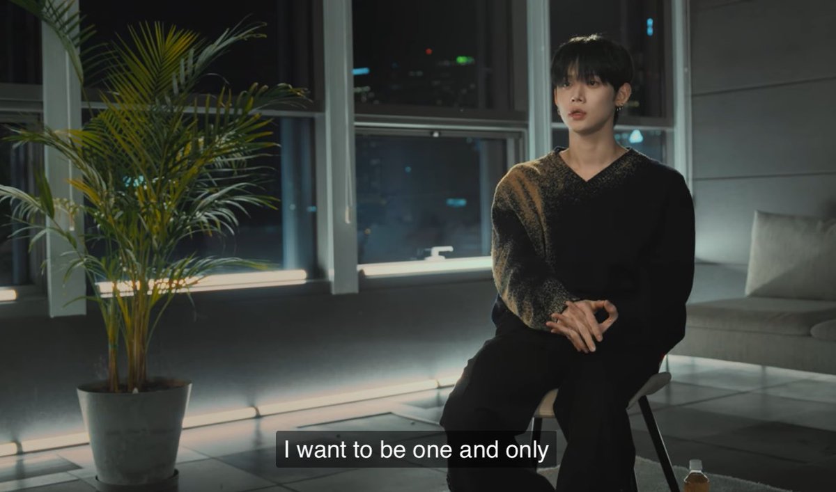 TXTUNOFFlClAL's tweet photo. yeonjun’s biggest goal and motto in life

“be the one and only” https://t.co/LLCjzq3LA5