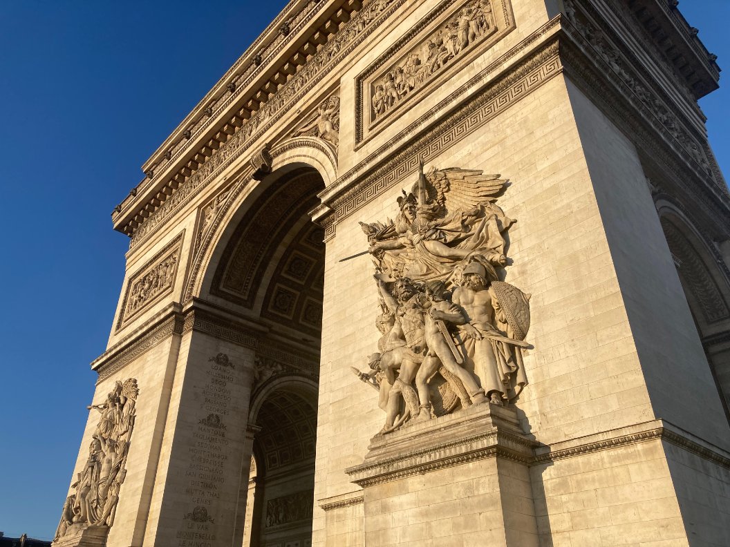 Nouvelle activité #enfamille ! Les groupes sculptés et les toits de #Paris prennent la pose et deviennent votre terrain de jeu ! 📷À vos marques, prêts ... PHOTOGRAPHIEZ 📷 Pour petits et grands, on s'informe et s'insrcit 👉 paris-arc-de-triomphe.fr/agenda/jeu-de-…