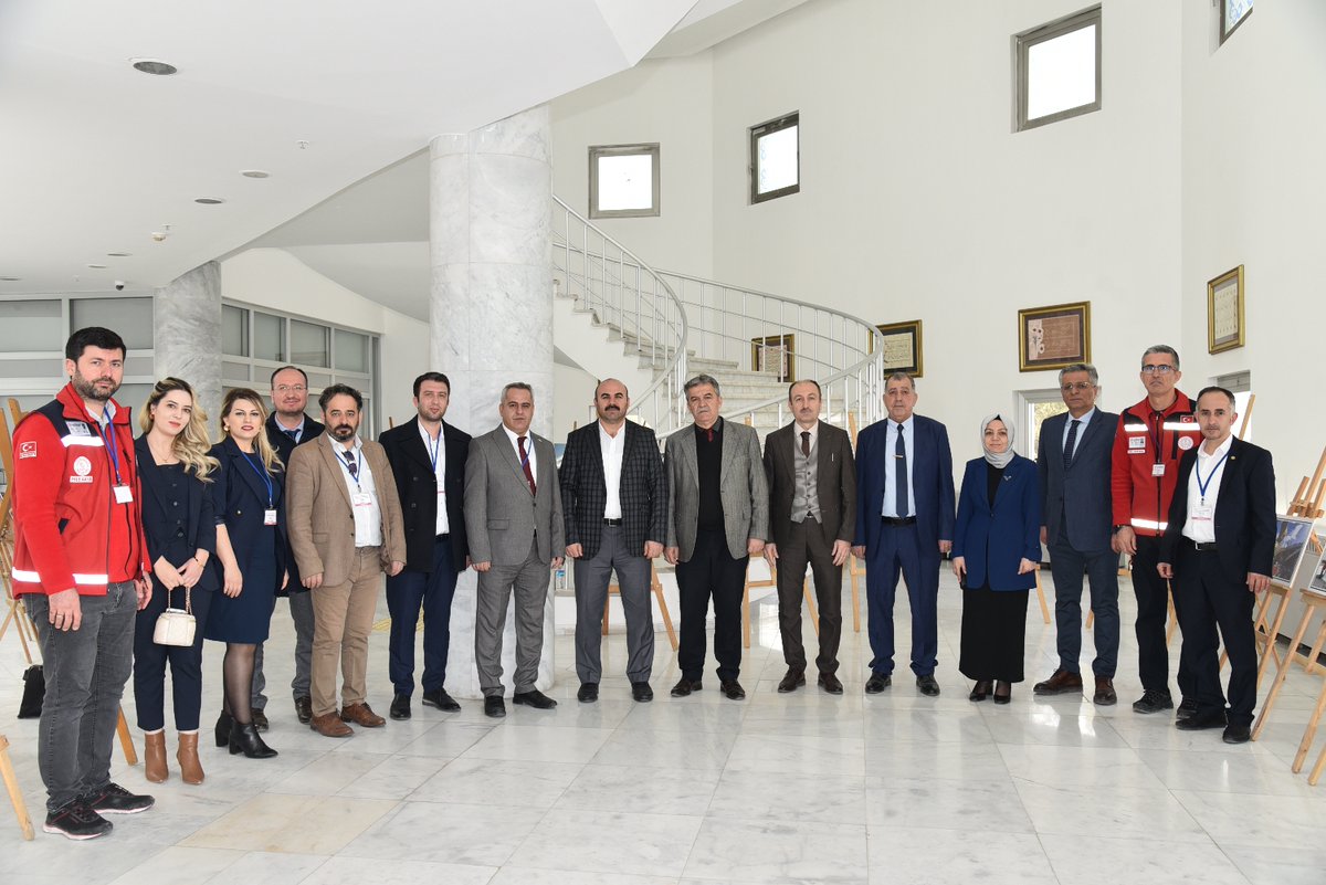 konyamem's tweet photo. 2⃣  Bakanlığımız ve Müdürlüğümüzce deprem bölgesinde yapılan faaliyetler, 6 Şubat 2023 Kahramanmaraş Depremi Fotoğraf Sergisi’nde kamuoyuna sunuldu.

#TürkiyeCumhuriyetininYüzüncüYılı
#BizimOkulumuz
#BaşarmayaHazırım
#Konyamem https://t.co/oYUavhBRAD
