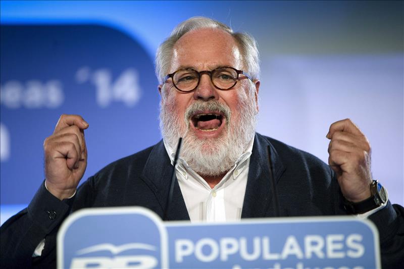 El aceite de oliva se ha encarecido un 115% en los últimos años en España. Recordemos que el fondo buitre 'Beka Finance' se está haciendo de oro con el negocio del aceite. Su presidente de honor es Miguel Arias Cañete, ministro de agricultura con el PP de Aznar y de Rajoy.