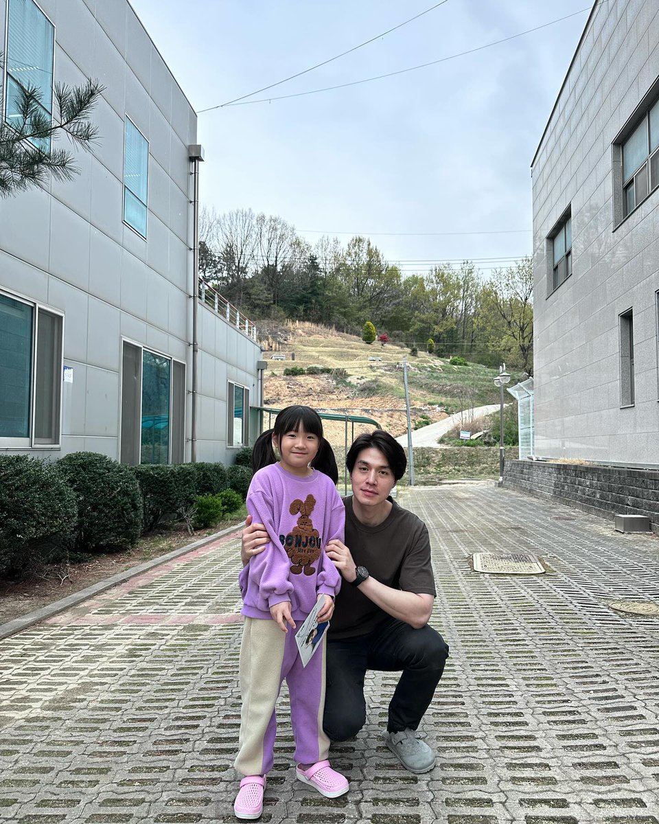 kdrama_menfess's tweet image. •KDM• ADUH GEMES BANGET OM DAN KEPONAKAN INI 🥰