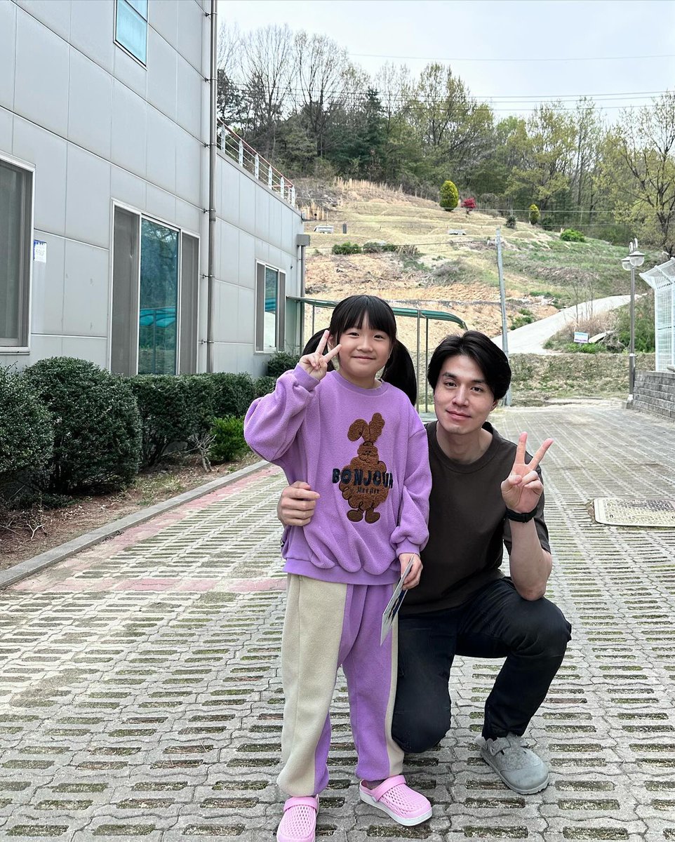 kdrama_menfess's tweet image. •KDM• ADUH GEMES BANGET OM DAN KEPONAKAN INI 🥰