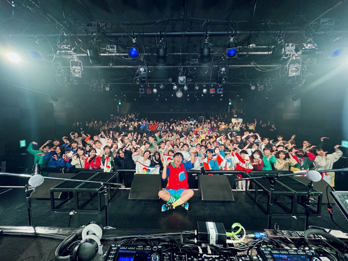 so_so_sound's tweet photo. 『Tetr4 Tone』大阪公演
ありがとうございました！！！

僕の地元の大阪で、初めてのワンマンライブでした！みんなめちゃくちゃジャンプしてヘドバンして最高に楽しかったです🔥

明日は東京です！
たくさんのご来場、心からお待ちしております👍

#Tetr4Tone
#スクワット頑張りすぎた https://t.co/VsQdDRrNi0