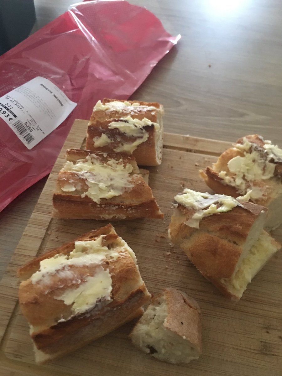 CarolineBignell's tweet image. Bought an extra 🥖 baguette today so could make some garlic bread for the freezer! #thinkingahead #frenchbread