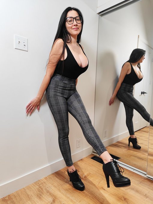 #ankleboots #leggings #tanktop https://t.co/hCQnr6BLZ9<a href="/tag/ankleboots"class="tags">#ankleboots</a><a href="/tag/leggings"class="tags">#leggings</a><a href="/tag/tanktop"class="tags">#tanktop</a>