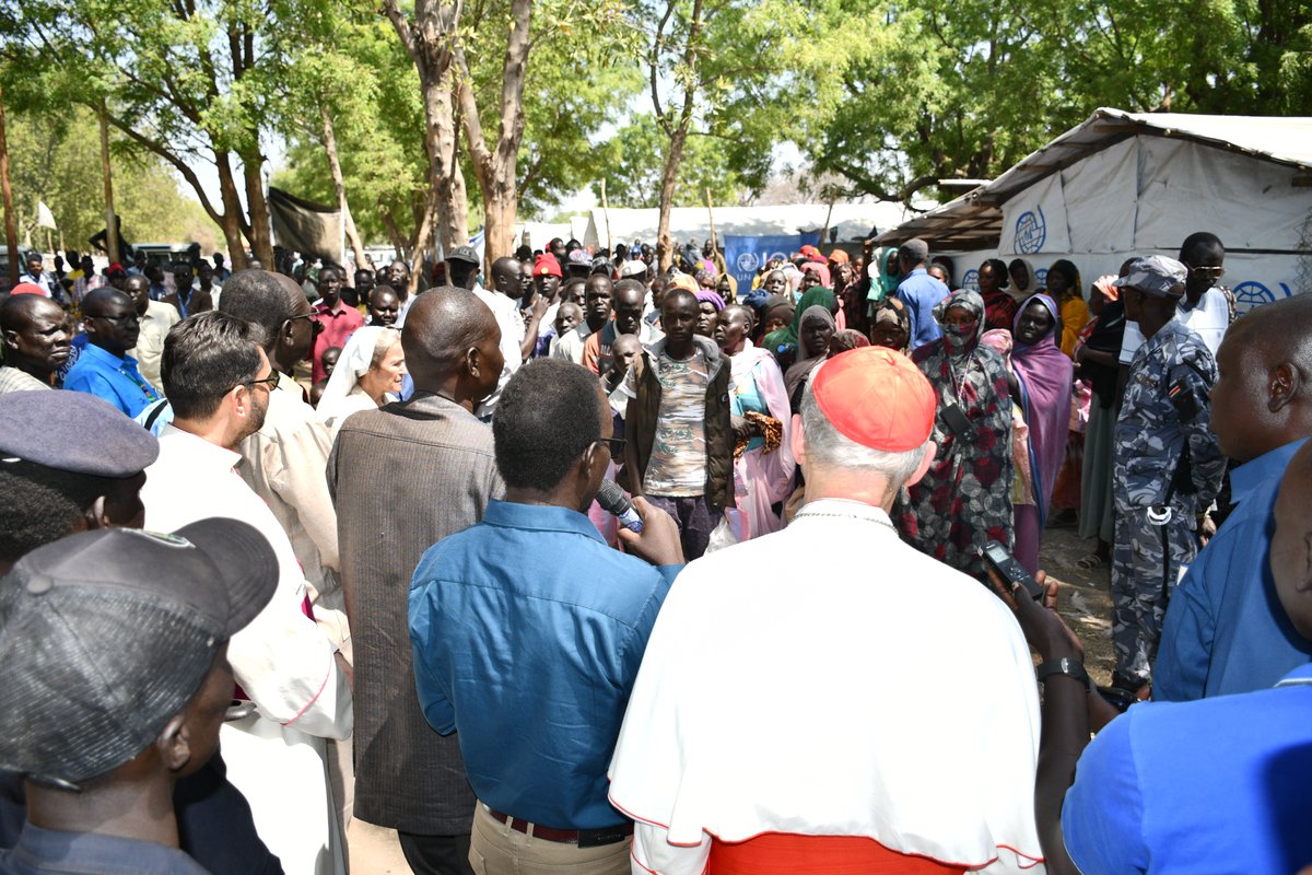 In Malakal, Cardinal Czerny invited the pastoral assembly of the diocese to remember that the Church's charitable activities are part of evangelization. He also met with the Governor of Upper Nile State and praised their reception of returnees and refugees from Sudan
