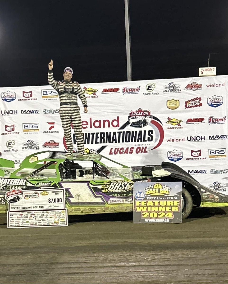 Congratulations Tyler Erb and Best Motorsports on last night's W at East Bay!

#teamwillys #willyssuperbowls #ChoiceOfChampions #runoneorfollowone