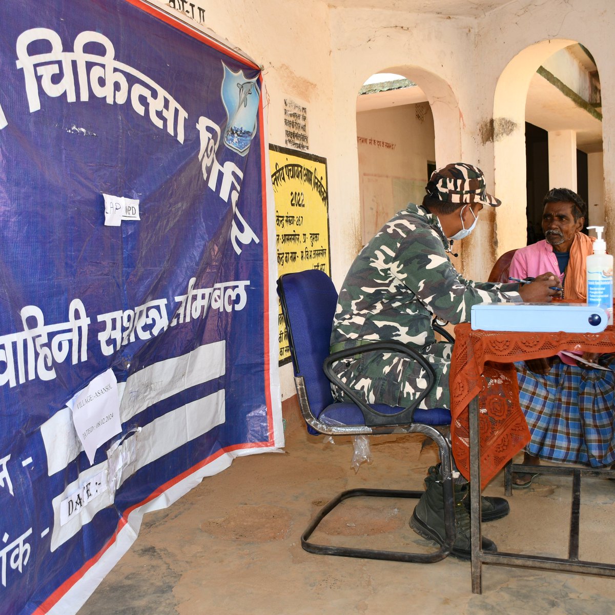 35bnSsb's tweet image. दिनांक:-08.02.2024 को @35bnSsb दुमका द्वारा “जी” समवाय के कार्यक्षेत्र ग्राम-आसनसोल, ग्राम-चरका एवं ग्राम-मरवा में नागरिक कल्याण कार्यक्रम 23-24 के अंतर्गत तीन नि:शुल्क मानव चिकित्सा शिविर(OPD) का आयोजन किया गया I
#CivicActionProgramme
@SSB_INDIA  @ssbpatna  @ShqGaya