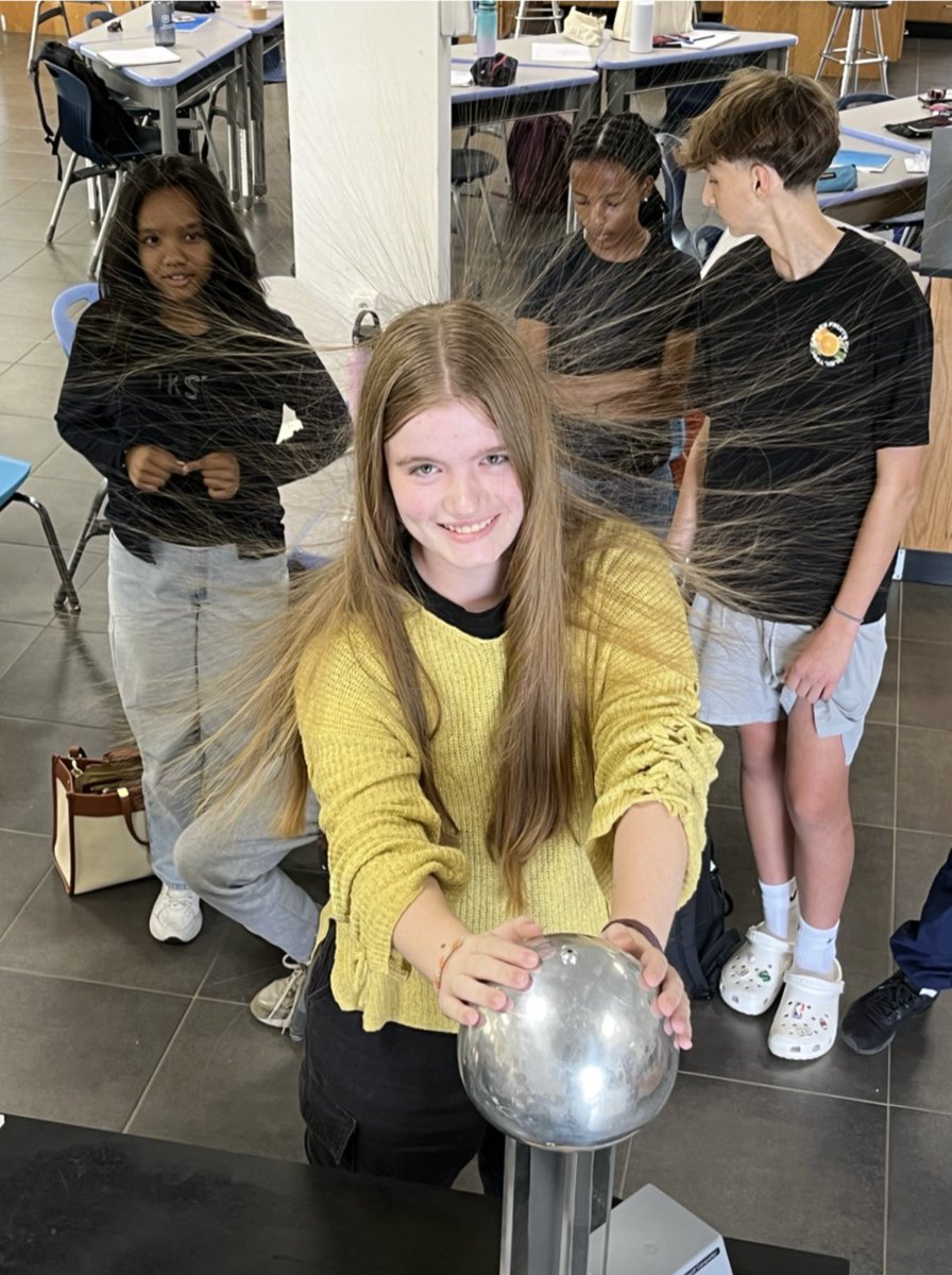 #PhysicsClass #Electromagnetism #ScienceIsFun 
🧲 Our Grade 8 Physics class has just kicked off a mind-blowing unit on electromagnetism! ⚡️ Students had a blast diving into the world of static electricity and charge using our Van de Graaff generator.
