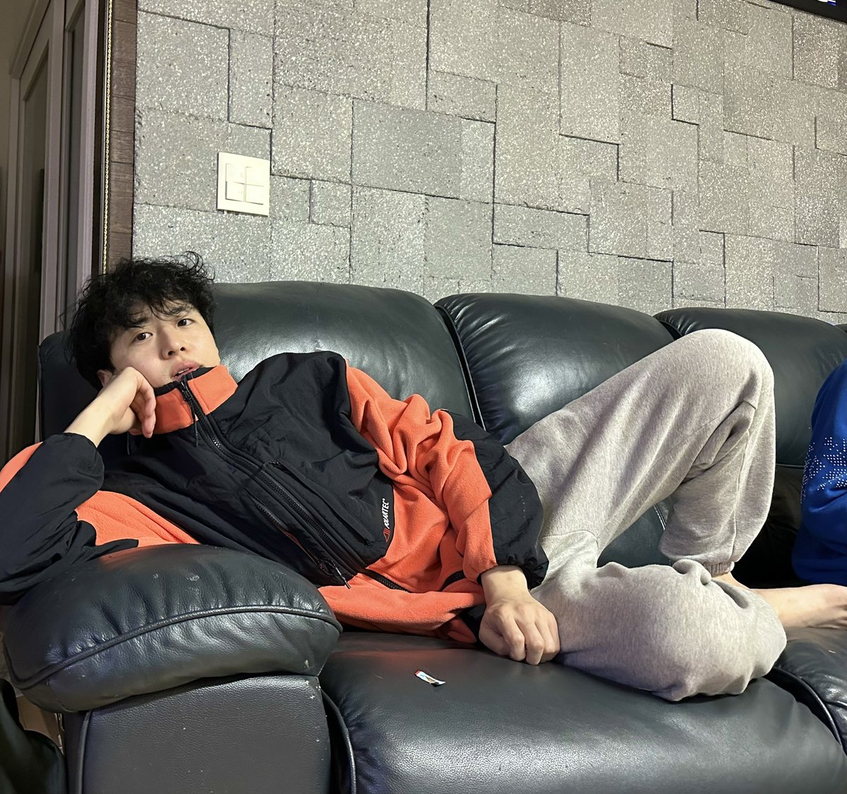 feeldog_bpnn's tweet photo. 제목 : 명절 https://t.co/kFlyEOpwXi