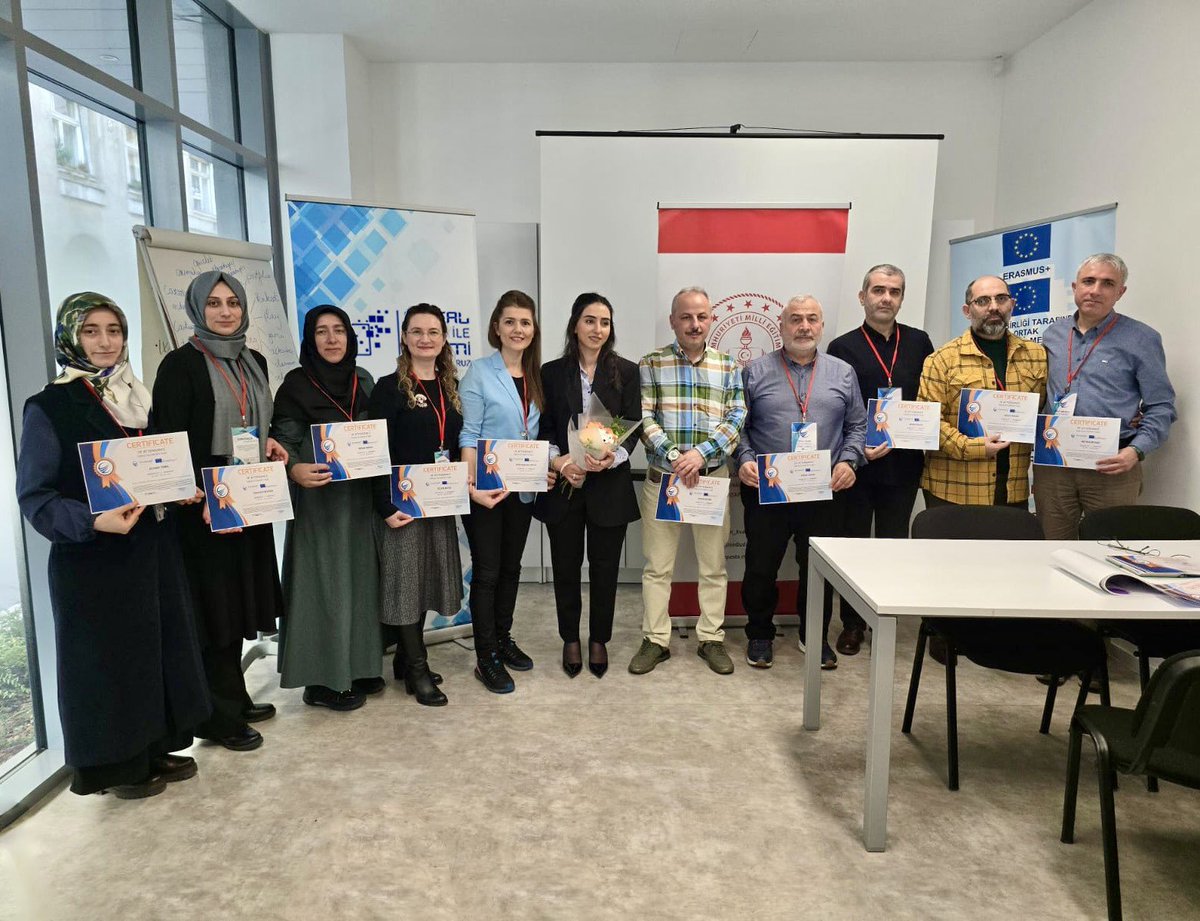 kartalaihl's tweet image. “Dijital Beceri ile Eğitimi Harmanlıyoruz.” başlıklı Erasmus+ KA122 hareketliliğimiz 03-09 Şubat 2024 tarihleri arasında idarecilerimiz ve öğretmenlerimizin katılımıyla Macaristan’ın Budapeşte kentinde gerçekleşti.

@meb_dinogretimi @ulusalajans #erasmusplusproject