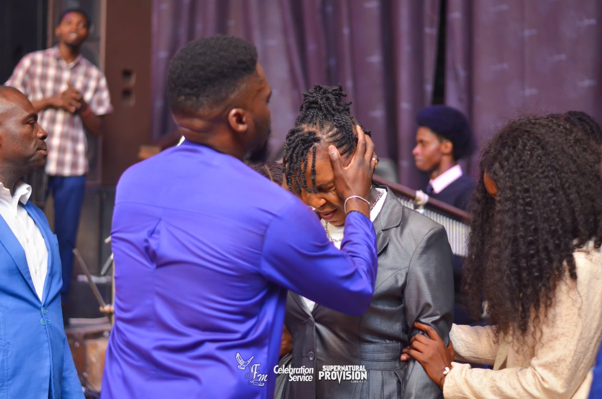 vfmglobal's tweet photo. Your prayer altar should constantly be burning. Pastor Amar Chigbundu

#VFMGlobal #BishopChigbundu #VFMSP2024 #prayers #voiceover #church #Godisgood #VFMService #livestreaming #service #CAF #Nigeria #AFCON2023 https://t.co/GGQnOZGgGU