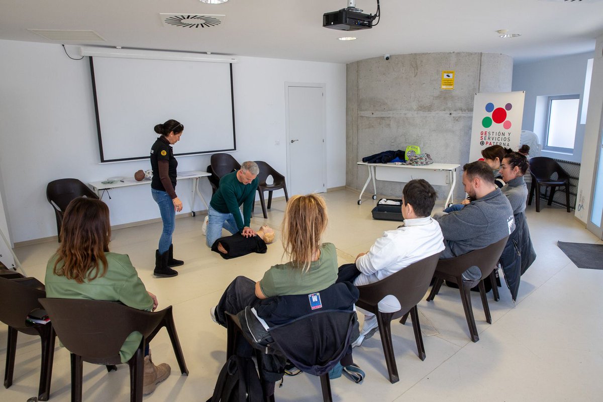 Compañeros y compañeras de Gespa han realizado esta mañana el curso de primeros auxilios, RCP y manejo de desfibrilador👐

✅Esta formación, enmarcada en el plan formativo de la empresa, permite conocer las nociones básicas para actuar ante una situación de emergencia