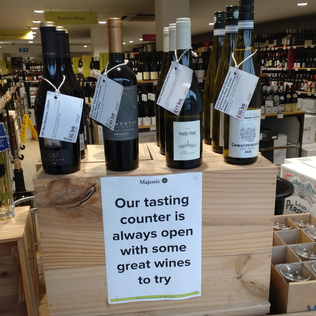 🍷🥂 TASTING COUNTER TAKE OVER 🍷🥂

⭐️We have refreshed our tasting counter for this week!! ⭐️

Why not pop in and try this lovely Chilean Cabernet Sauvignon?!

Emiliana 'Elemental'
Emiliana were voted Winery of the Year 2016 by Wines of Chile.  #wine #redwine🍷