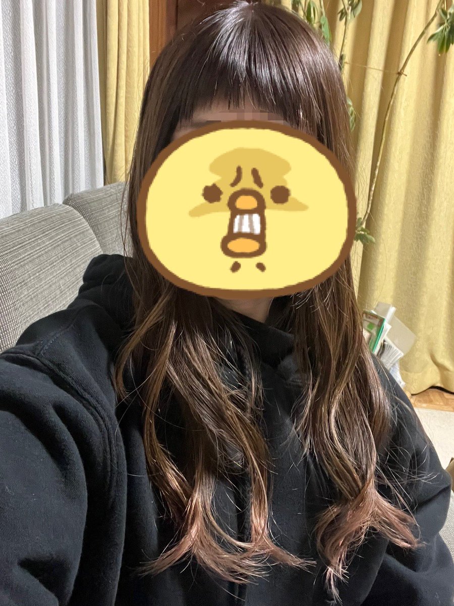 koha_kaigo's tweet photo. しっかりとヘアドネーション計画は実行中です🤫
今日美容院で巻き巻きしてもらってますが…胸下辺りまで伸びました🤓
今年の秋辺りにはヘアドネーション出来そうな感じです🤭
私史上いちばん長い髪の毛です！笑 https://t.co/9jbpR2C2KM