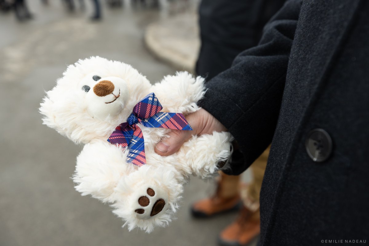 Un an après, je suis toujours sous le choc.

Je suis de tout cœur avec les parents des deux jeunes victimes. De trop jeunes victimes.

Je pense aussi aux autres enfants, parents et employés de la garderie Ste-Rose à Laval.

Aujourd’hui, c’est tout le Québec qui est avec vous.