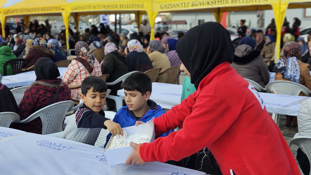 Yaşadığımız afetin acıları hala sıcakken, biz depremin ilk gününden bu yana olduğumuz yerdeyiz. #HerAdımHayat