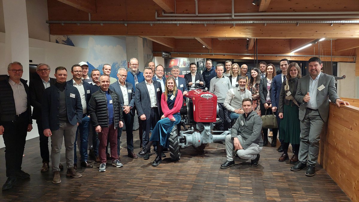 ECompaniesEU's tweet photo. „Herausforderung Digitalisierung“ war das Thema des Best Practice, zu dem uns unser Netzwerkpartner https://t.co/b8CgYm6QBp in sein Innovationszentrum eingeladen hatte.

Mehr Infos hier: https://t.co/Uwg1yQLoej

#Business #LindnerTraktoren #networking #excellentcompanies #tirol https://t.co/QOVOBnmEFR