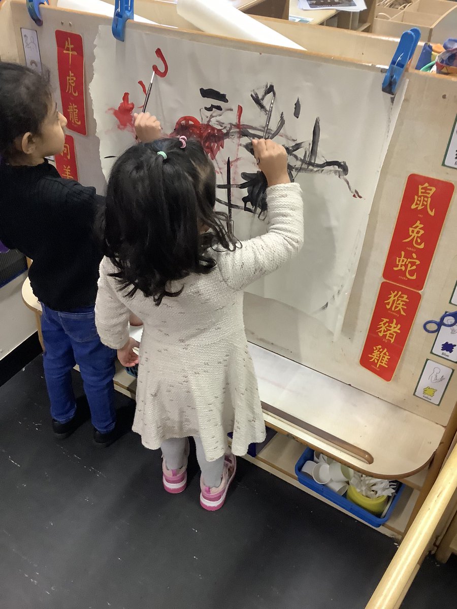 BeaumontPAc's tweet photo. Nursery have been learning about Chinese New Year. The children worked together to create our own dancing dragon 🐲@SouthPennine #SuccesfulStudents #AdventuresinLearning https://t.co/v9OALWQCUX
