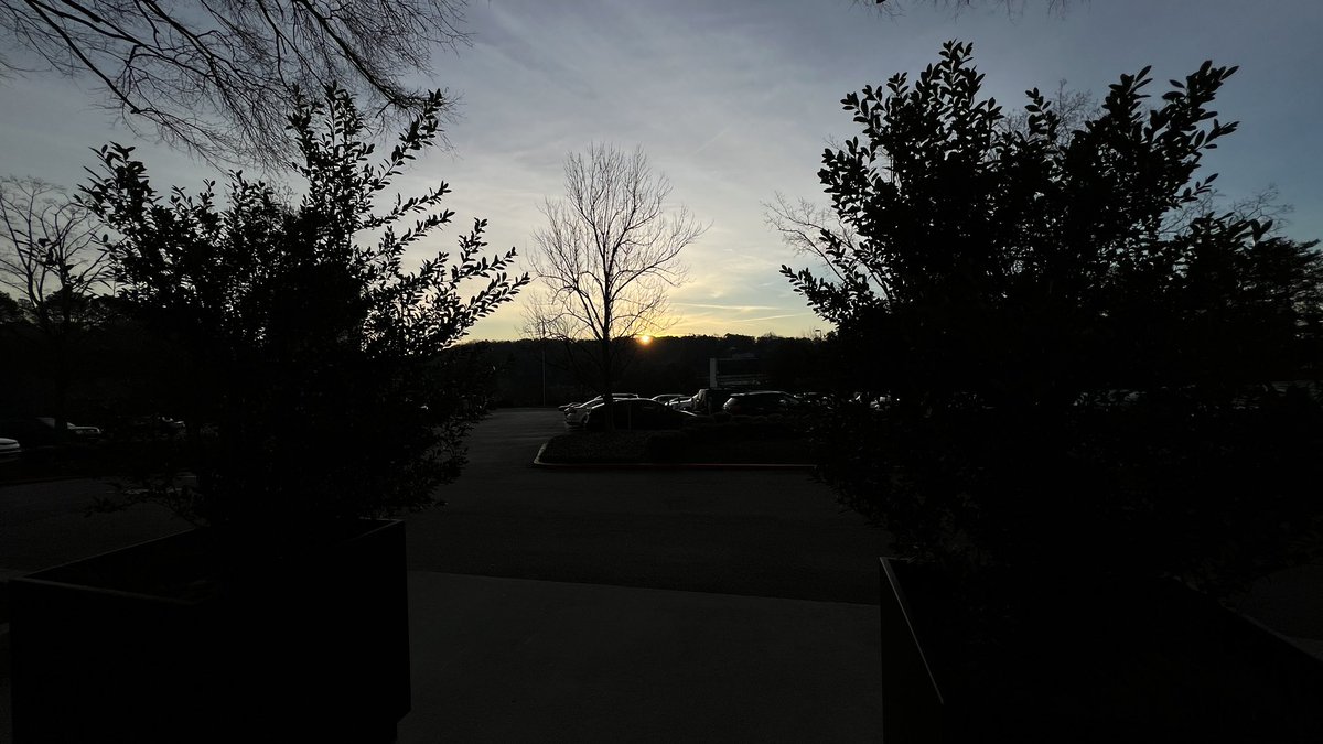 atlsat's tweet photo. Morning observations #ThrashersThursday #Atlanta #sunrise https://t.co/a10xRnrOR4