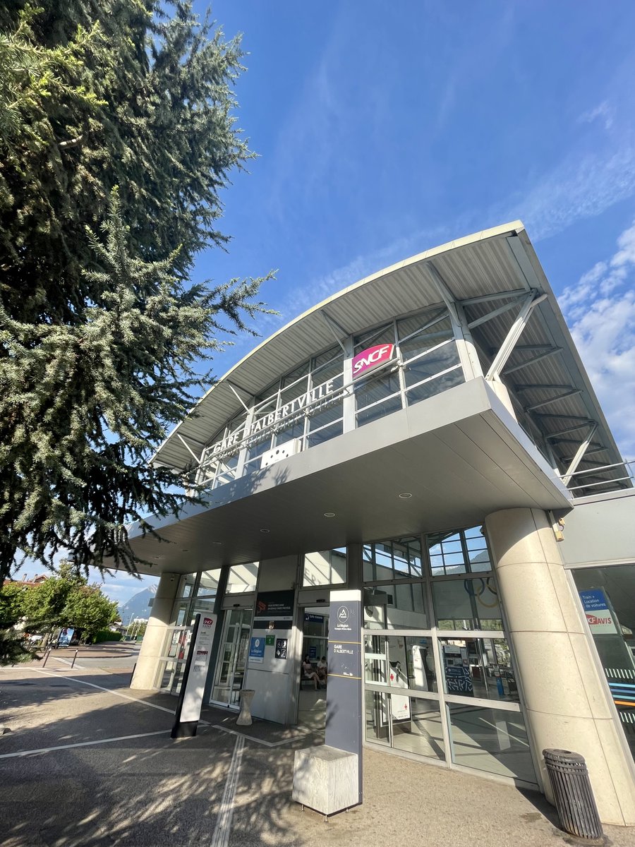 Altibus's tweet image. Bienvenue en gare d'Albertville 😎 Pour les stations @StationAreches @lessaisies &amp;amp; du Val d'Arly 🏔️, dirigez-vous vers la gare routière 🚌 à la sortie de la gare SNCF !