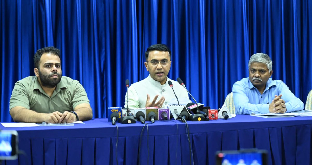 GoaSwift's tweet photo. #GoaSwiftNetwork : Chief Minister, @DrPramodPSawant  along with Principal Secretary (Finance), Shri. Dr. V. Candavelou, IAS &amp; Under Secretary (Finance), Shri. Pranab Bhat, briefed media on the Budget 2024 -2025 at PAC Room, Assembly Complex Porvorim. https://t.co/4lP6GoTEaJ