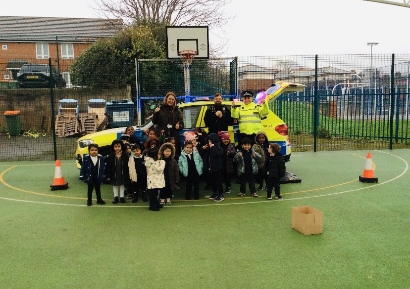 Our nursery children had a fabulous morning meeting our local police team; exploring how they help us 🚔 @eko_trust