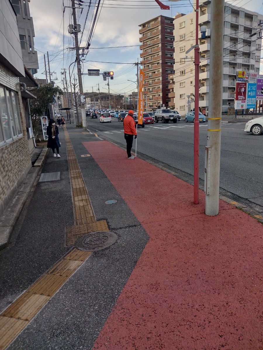 下関チームも、寒さに負けず、秋根交差点前にて朝の辻立ちです😊
#参政党はとまらない 
#白石そう 
#下関市