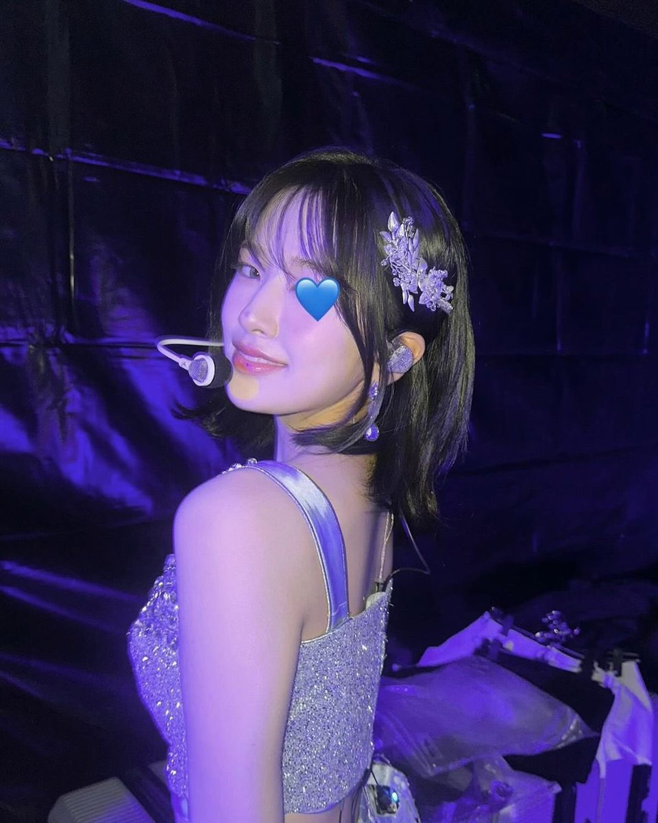 yujjinah's tweet photo. I recited a spell, and suddenly my gown transformed, shimmering and shining like a princess. Its fabric awash with a cascade of luminous hues, casting an enchanting aura that captured the essence of fairy tales. ꒰◞ ◟𐙚 ꒱ https://t.co/v7c0ZgTZFE