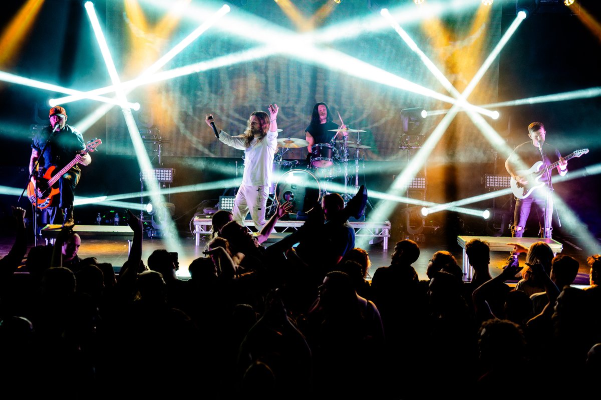 AvolitesLtd's tweet photo. 🎸 Epic scenes from the 'The Hell We Create' EU tour by Fit For A King (@fitforakingtx). The venue was electrified with the power of #Avolites Tiger Touch 2 (fully time-coded). Credits: LD - @haydenborgars Production Company - TDA Clair @tdaclair Photographer - @johngyllhamn. https://t.co/mWHQ8J36aG