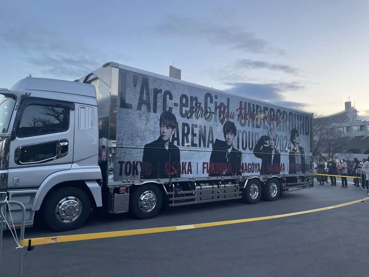 EnpitsuEri's tweet photo. ラルク好きだったのを思い出したライブでした…初めてライブで泣きそうになった…歳かな🥺お腹いっぱい胸いっぱい https://t.co/ufylubAkWC