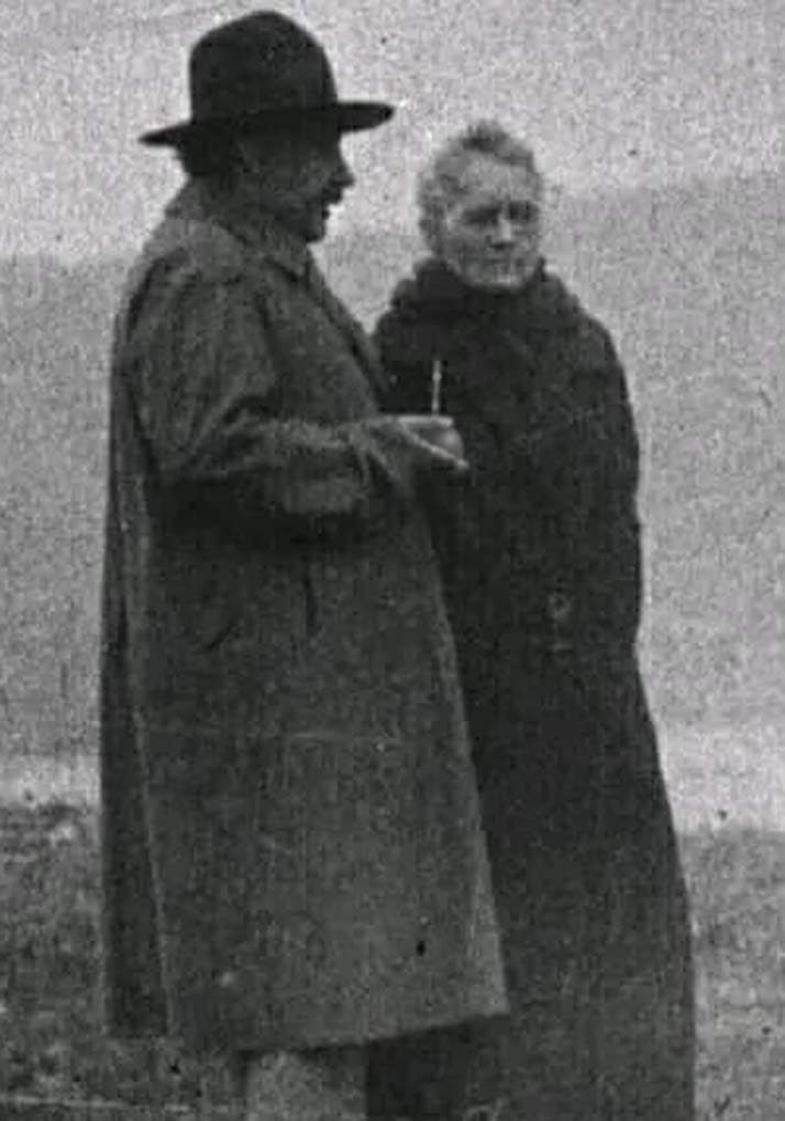 “EINSTEIN EN EL MATE

En 1925, Albert Einstein fue a Montevideo donde propuso una serie de conferencias en el Hotel Casino de Carrasco. (Sigue 1 de 5)