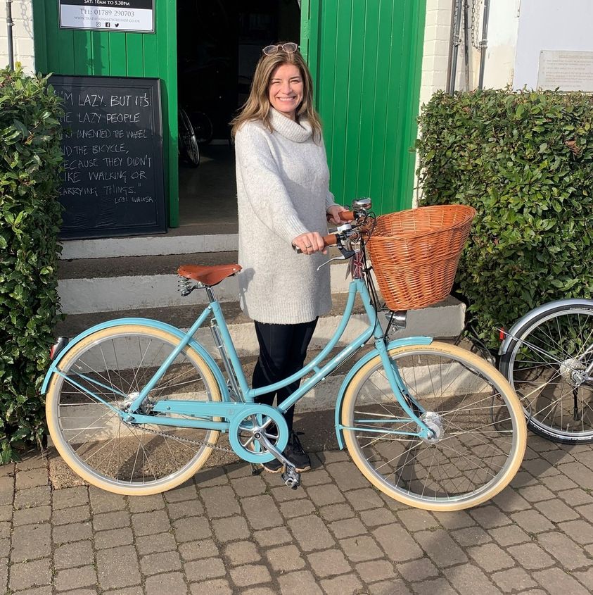 A very happy customer collecting her new #Pashley #Britannia in Duck Egg Blue from @Trad_Cycle_Shop in our hometown of #StratforduponAvon

Happy riding into Spring! 🚲🌷

#MyPashley #PashleyBritannia #Britishbicycles #Britishcycling #thegreatoutdoors #MadeinBritain