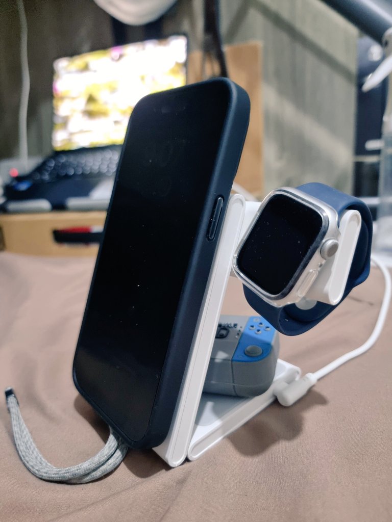 aldabarg's tweet photo. Found a much portable 3-in-1 magsafe charger for your iPhone, watch, and airpods! The base also works for other devices with wireless charging capability!

You can also use LAZAFF150 for 10% discount up to Php150.00!

https://t.co/v01WkfxYlS
https://t.co/v01WkfxYlS https://t.co/JEdOUlmATW