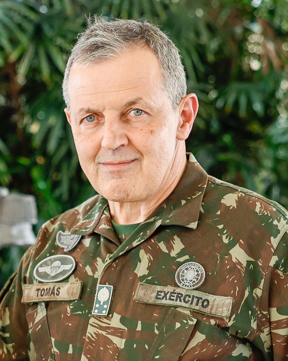 Vendido!
Mãos pintadas e bunda amiga.